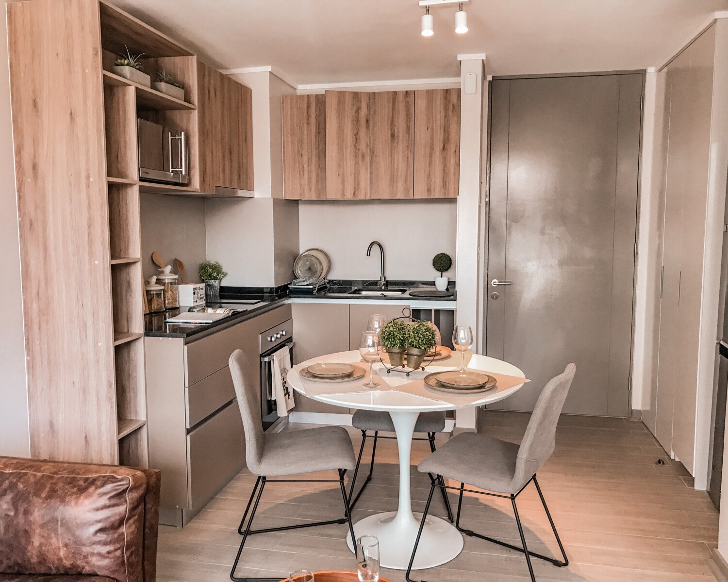 Living y cocina del departamento piloto Aconcagua