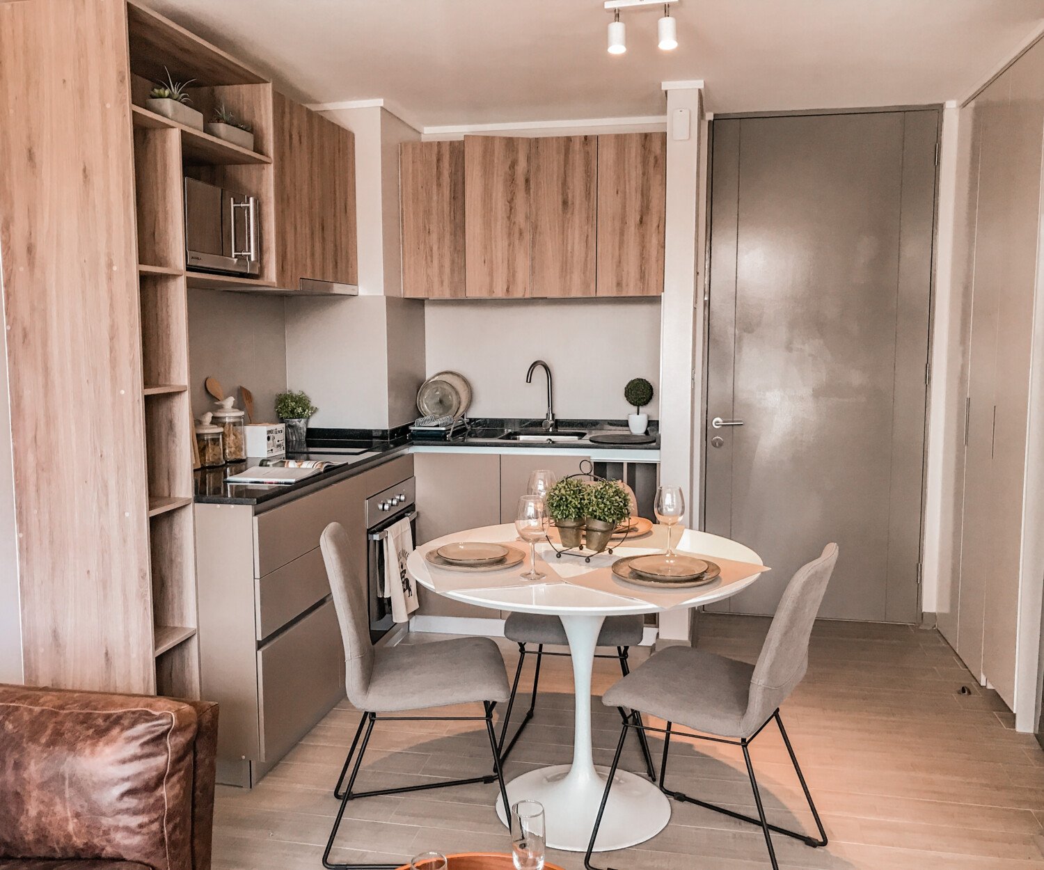 Living y cocina del departamento piloto Aconcagua